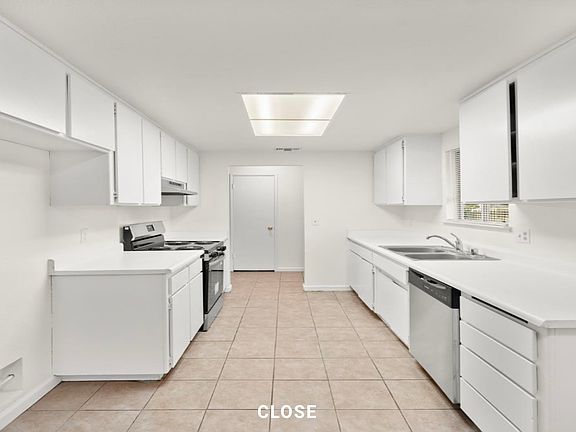 3rd image of 81 Brentford Cir #0