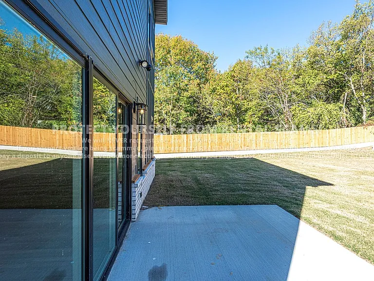 956 W Boone St — Photo 21