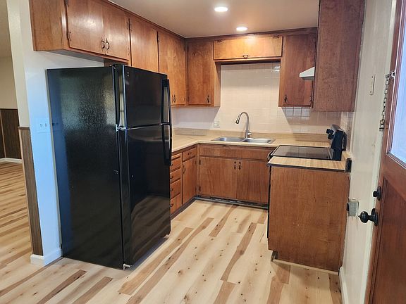 5th image of 1425 Douglas Ave