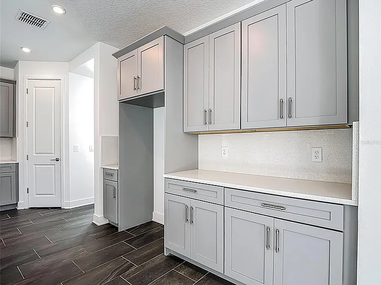 410 S West Shore Blvd — Photo 25