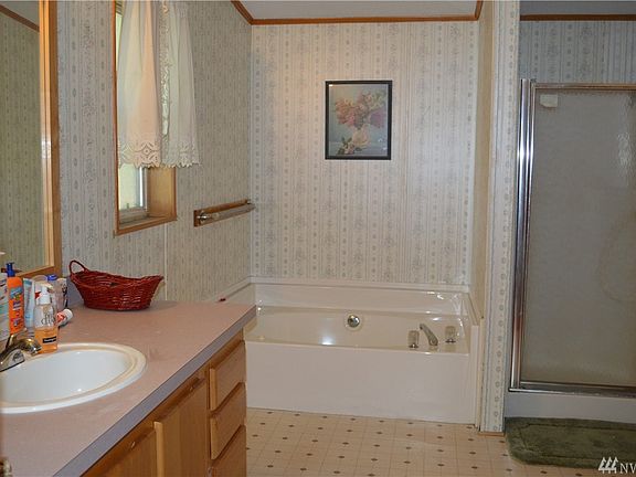 5th image of 2208 Burton Ave