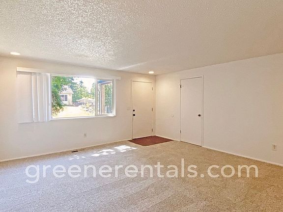 4th image of 2412 Prospect Ave NE