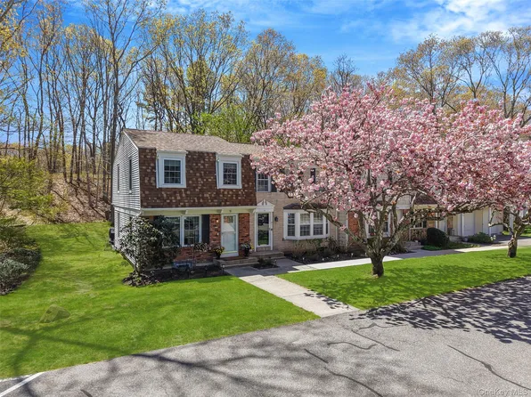 9 Penn Commons, Yaphank, NY 11980