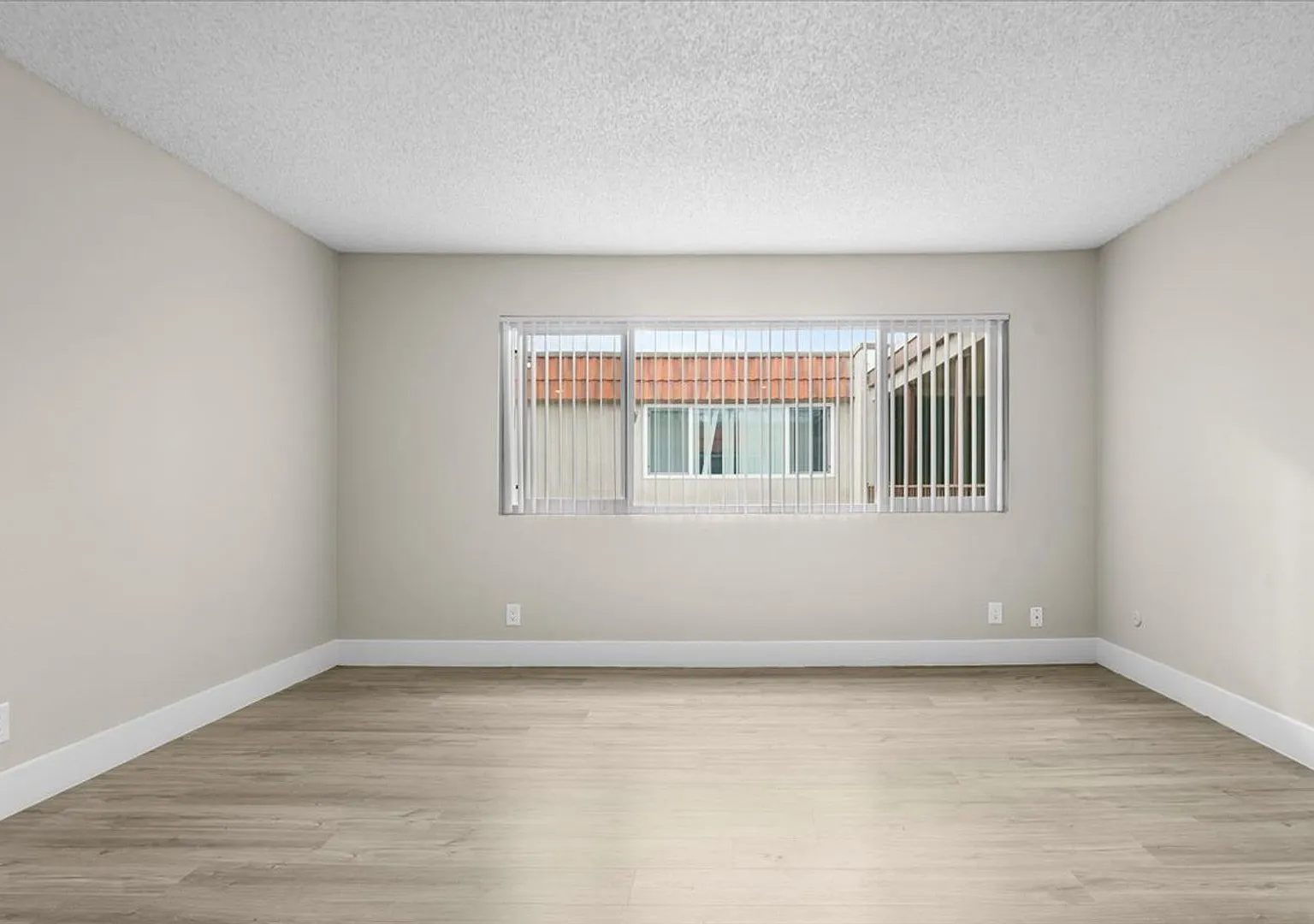 Sherwood Forest Apartments — Photo 3