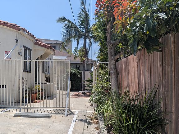 2nd image of 823 Maple St #1