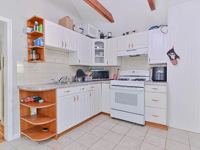 256 W 6th St #2 — Photo 7