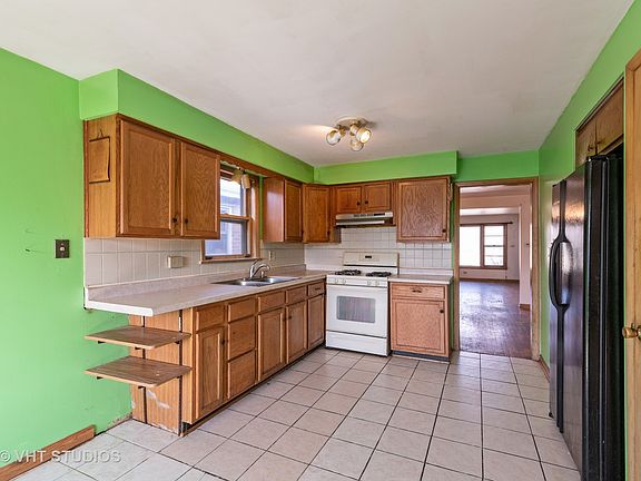 3rd image of 7825 W Forest Preserve Ave
