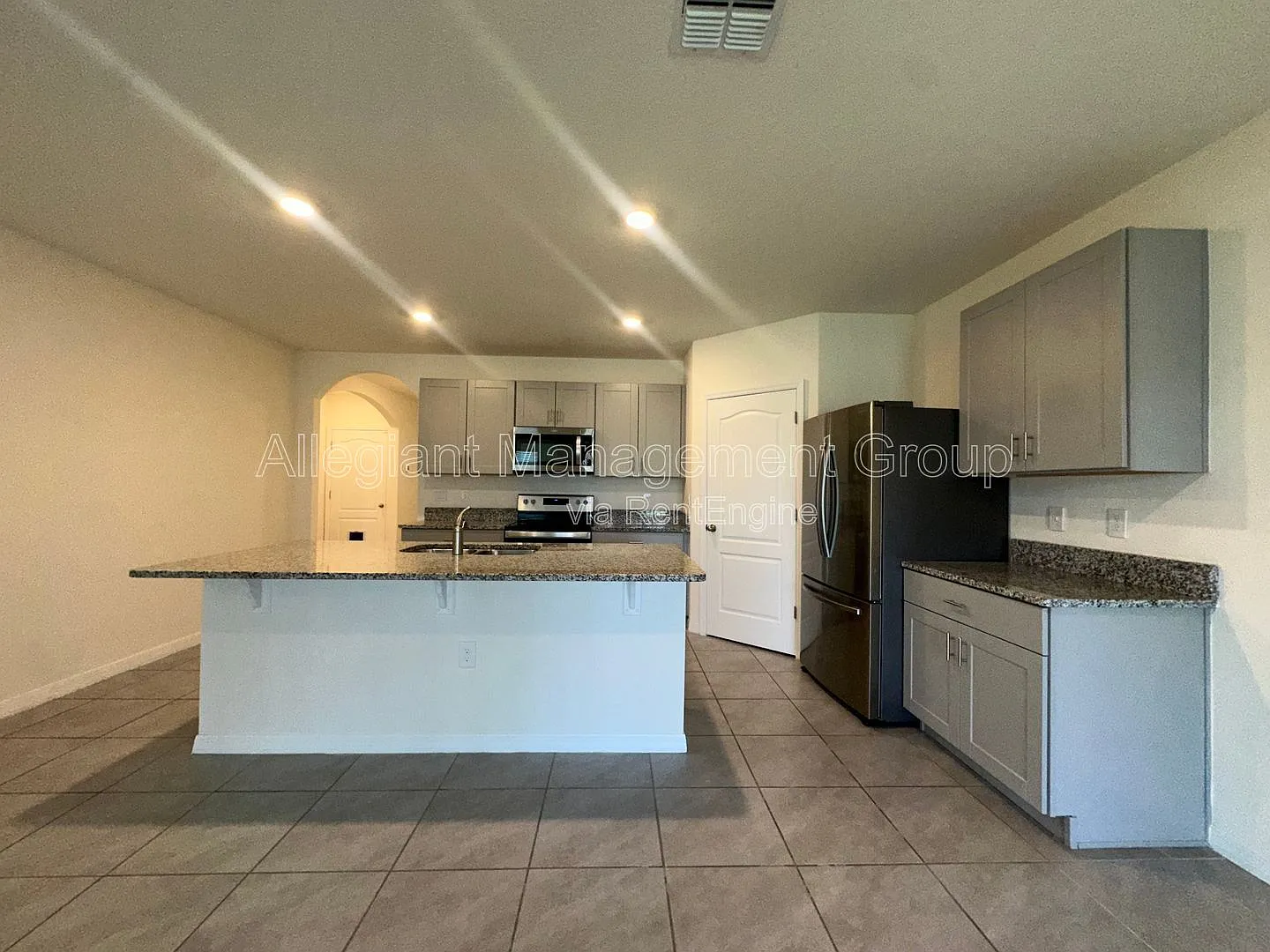 4 bed, 2.0 bath, 1846 sqft, $2,199 — Photo 4