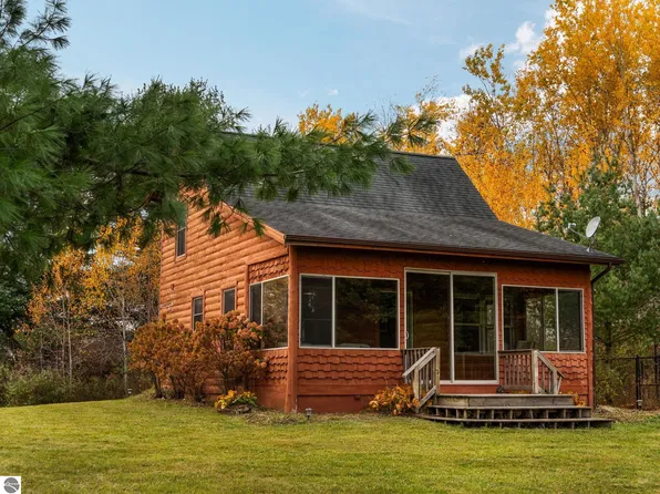 14120 185th Ave, Leroy, MI 49655