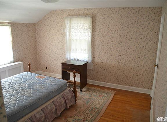 5th image of 1693 Holly St