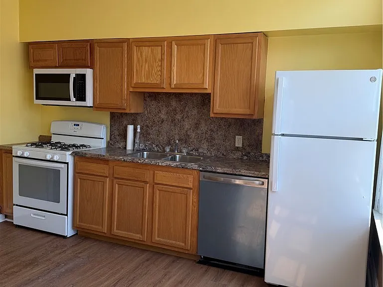 1015 Elmwood Ave #2 — Photo 19