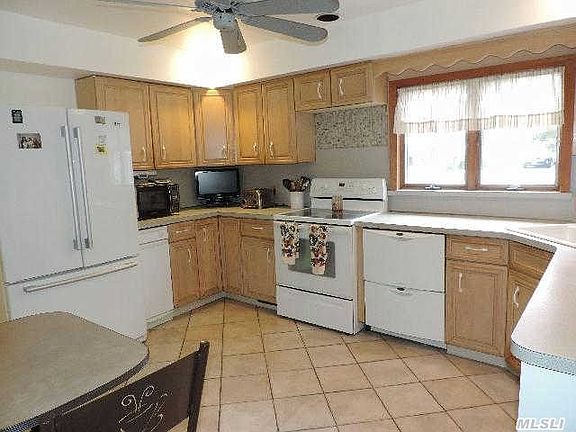 4th image of 86 Hearth Ln