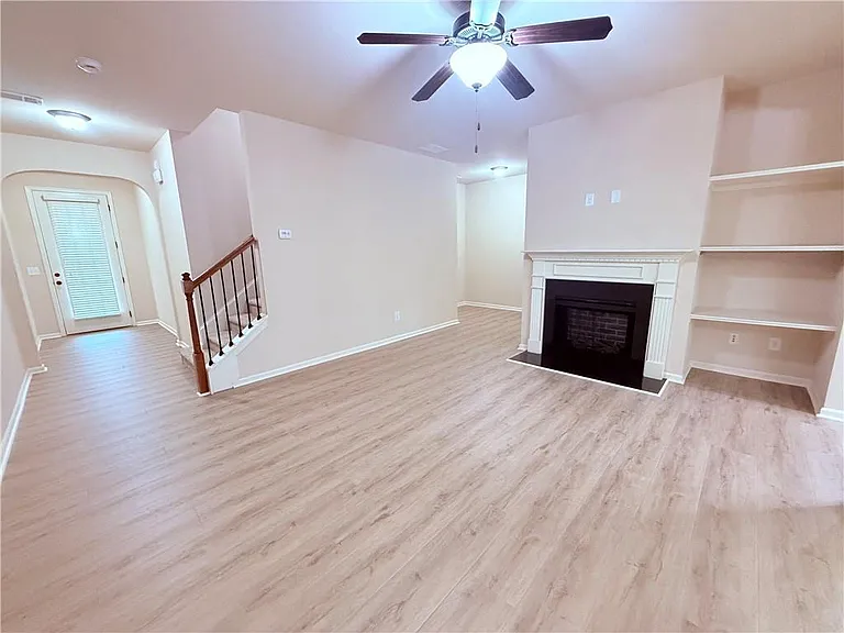 3282 Brockenhurst Dr — Photo 2