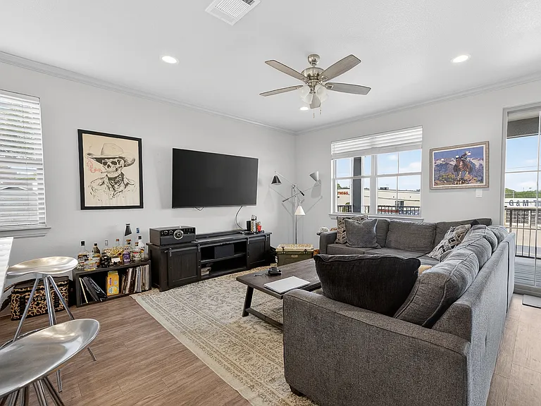 3521 S Hills Ave — Photo 8