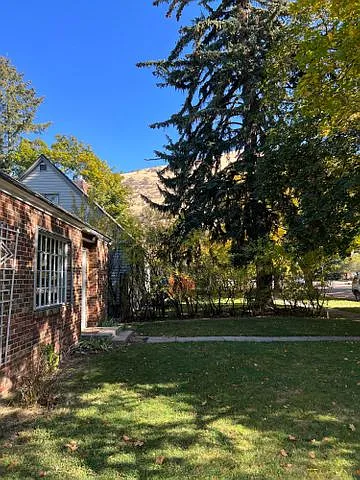 2 bed, 1100 sqft, $2,200 — Photo 2