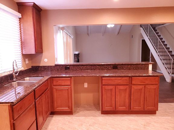 4th image of 2745 Santiago Dr