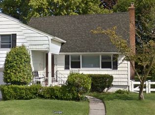 433 N Queens Ave, Massapequa, NY 11758