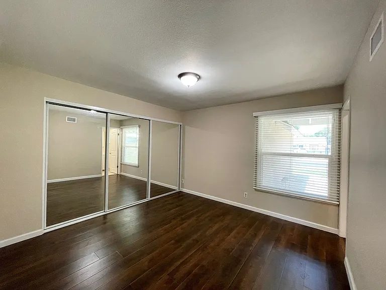 23370 Schoolcraft St — Photo 15