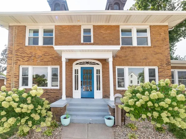 1106 19th Ave, Moline, IL 61265