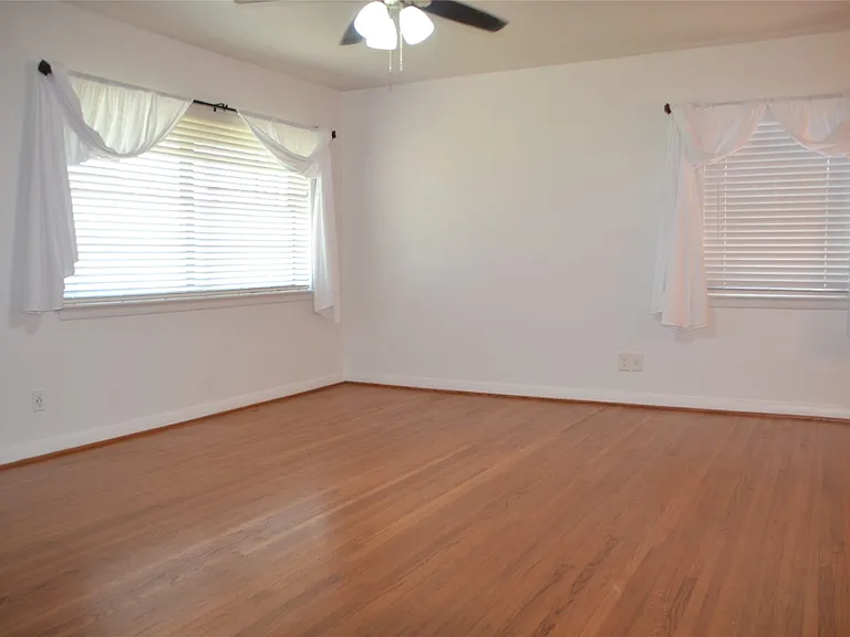 3879 Clover Ln — Photo 5