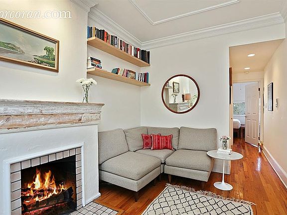 2nd image of 659 De Graw St #4