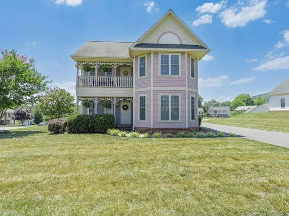 2706 Paddington Station Ln, Vinton, VA 24179