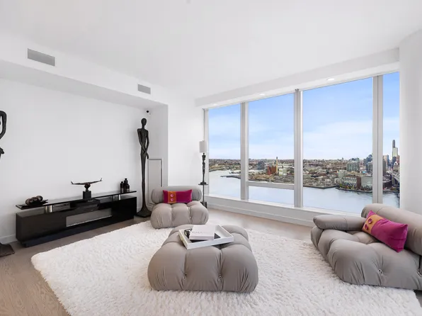 1 Manhattan Square image 6 of 33