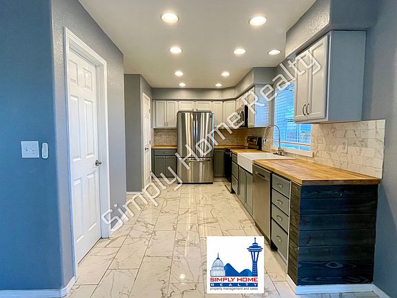 3rd image of 4317 Seville Dr SE