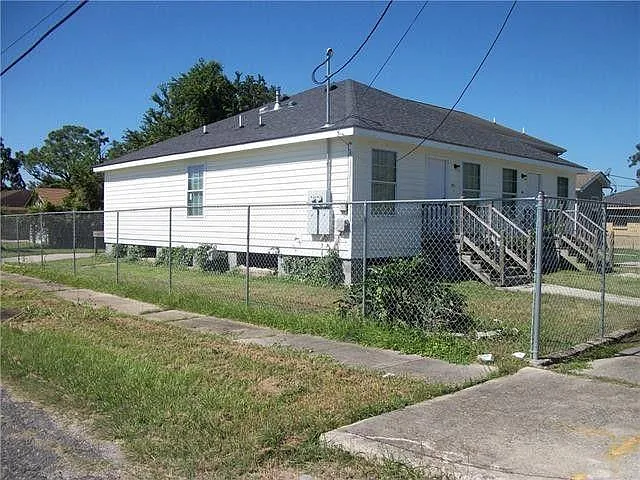 4900 Pecan St — Photo 2