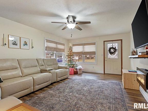 4th image of 1023 W Van Buren St