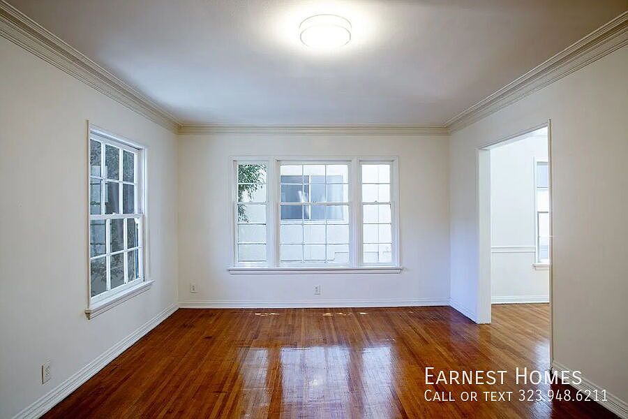 1st image of 127 N Doheny Dr APT 4