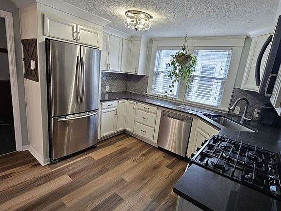5th image of 460 Colvin Ave APT 2