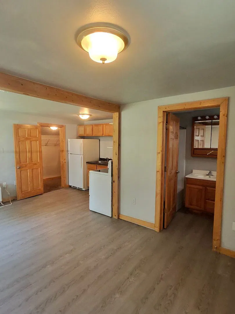 1620 E Grand Ave — Photo 3