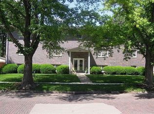 1221 W Governor St, Springfield, IL 62704