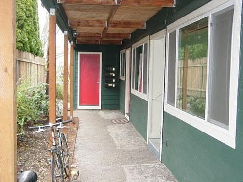 2nd image of 1214 SE Cora St APT 4