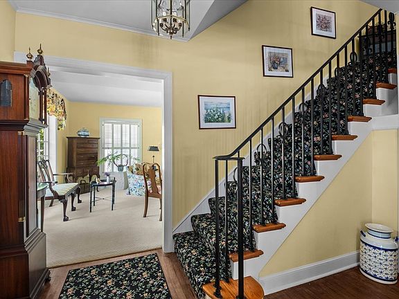 2nd image of 2025 Greenwood Ave