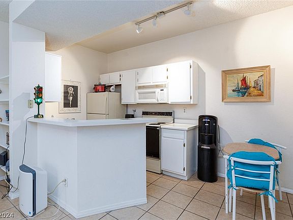 4th image of 5130 S Jones Blvd Unit 106