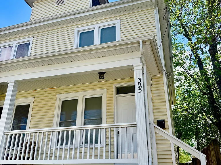 325 Clinton St #325 — Photo 1