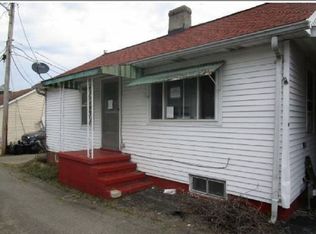 48 Locust St, Ellsworth, PA 15331