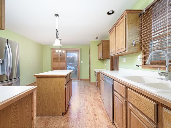 3rd image of 10519 Willow Ave