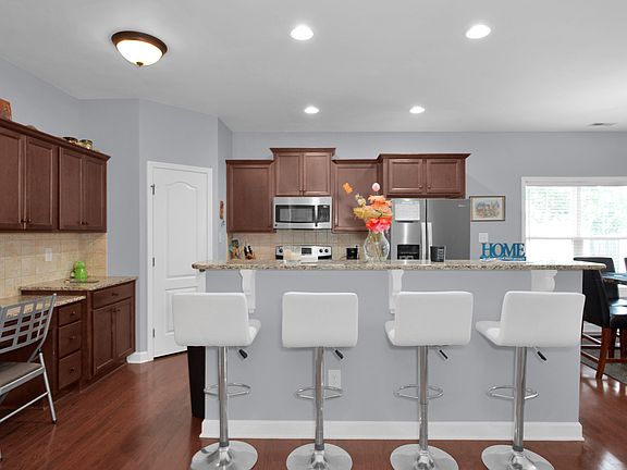 5th image of 2824 Deepwater Ct