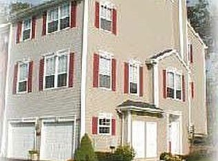 8 Meadow Ln, Nanuet, NY 10954