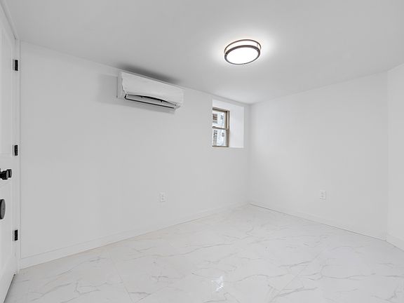 3rd image of 291 Montgomery St #5