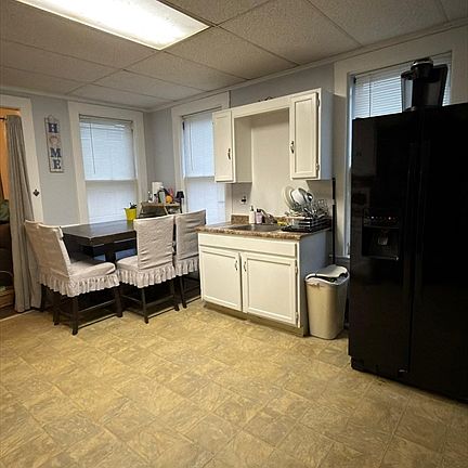 4th image of 84 Lawrence St #A