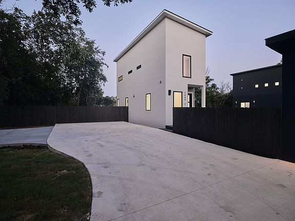 2nd image of 2609 Davis Ln #2