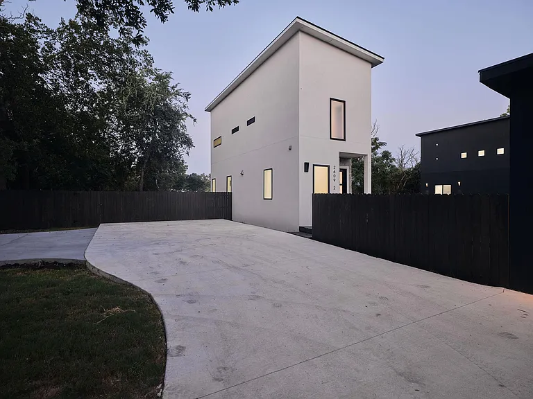 2609 Davis Ln #2 — Photo 1
