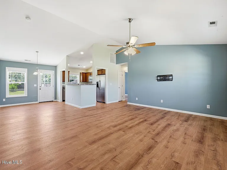 202 Long Neck Dr — Photo 3