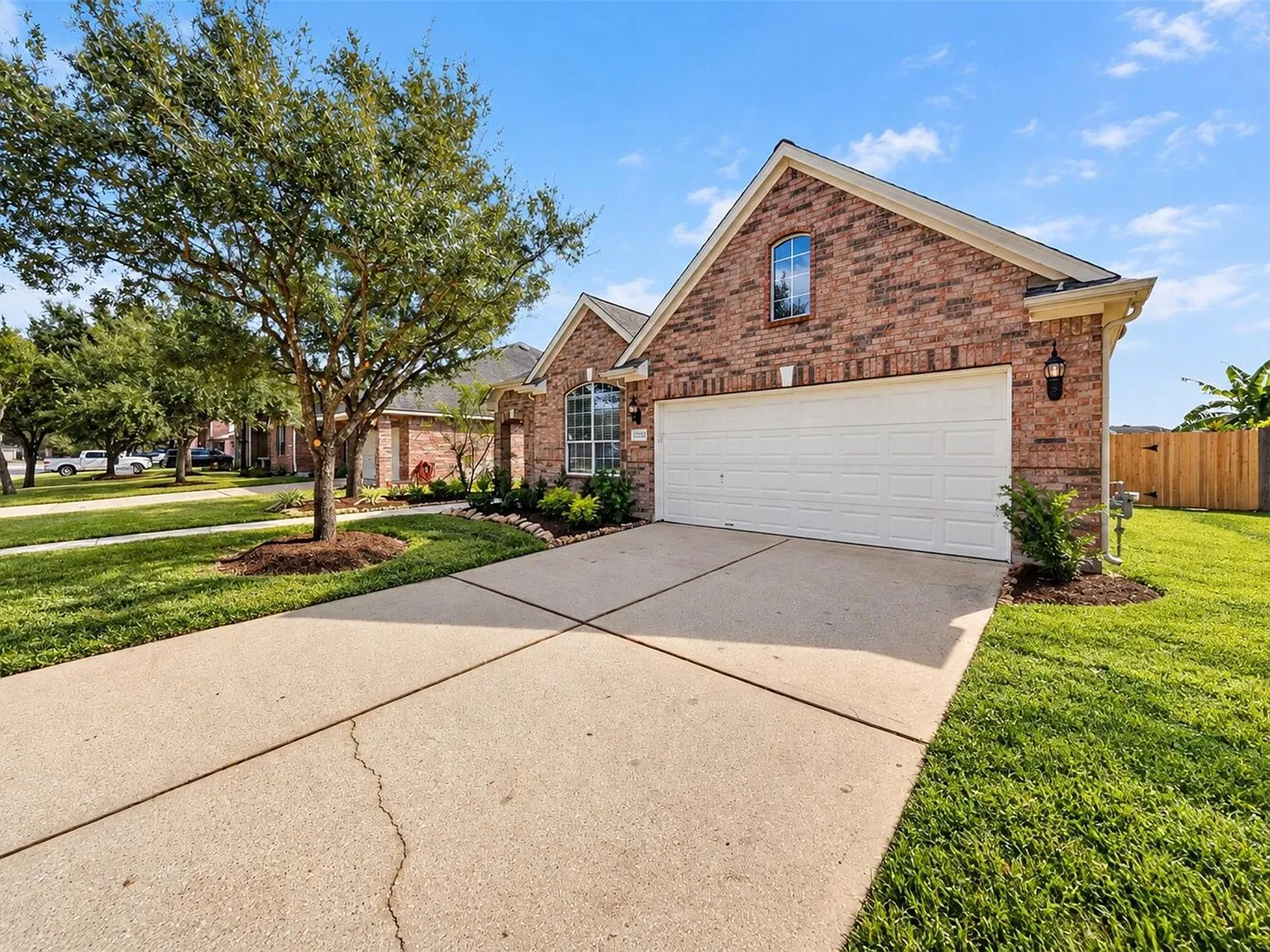 4 bed, 3.0 bath, 2872 sqft, $2,950 — Photo 4