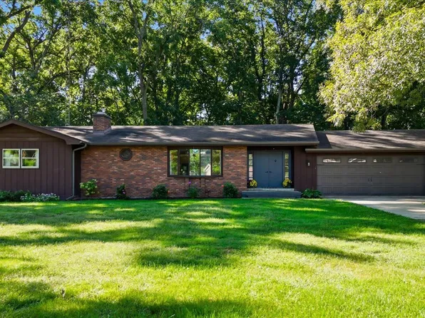 1113 River Oaks Dr, Dixon, IL 61021