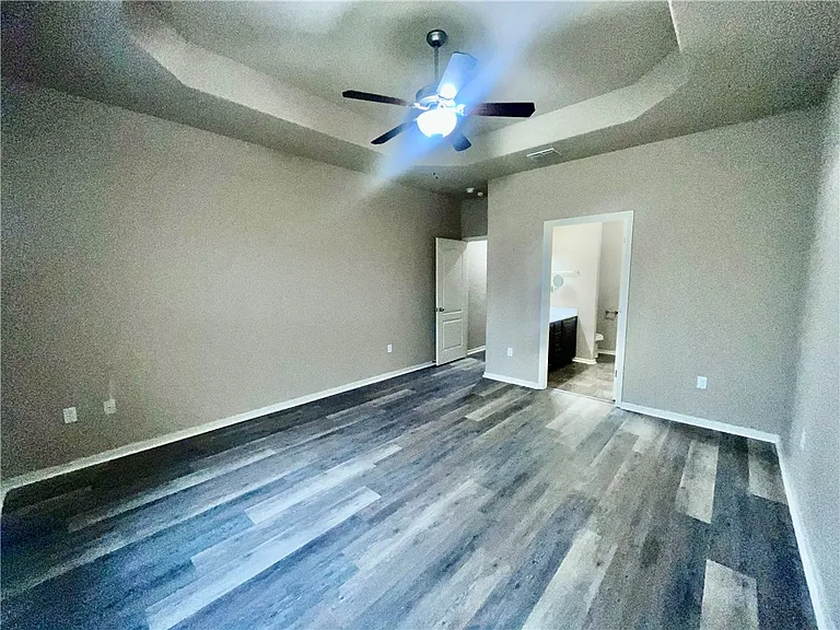 2113 Anacua St — Photo 11